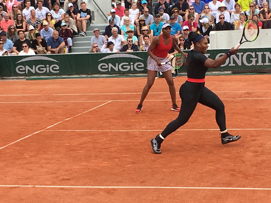 Paříž 1.6.2018 - sestry Venus a Serena WIlliamsovy ve 2. kole deblu