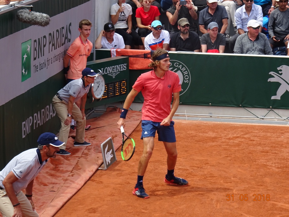 Paříž 31.5.2018 - řecký mladík Tsitsipas potrápil i pozdějšího  finalistu  Thiema.