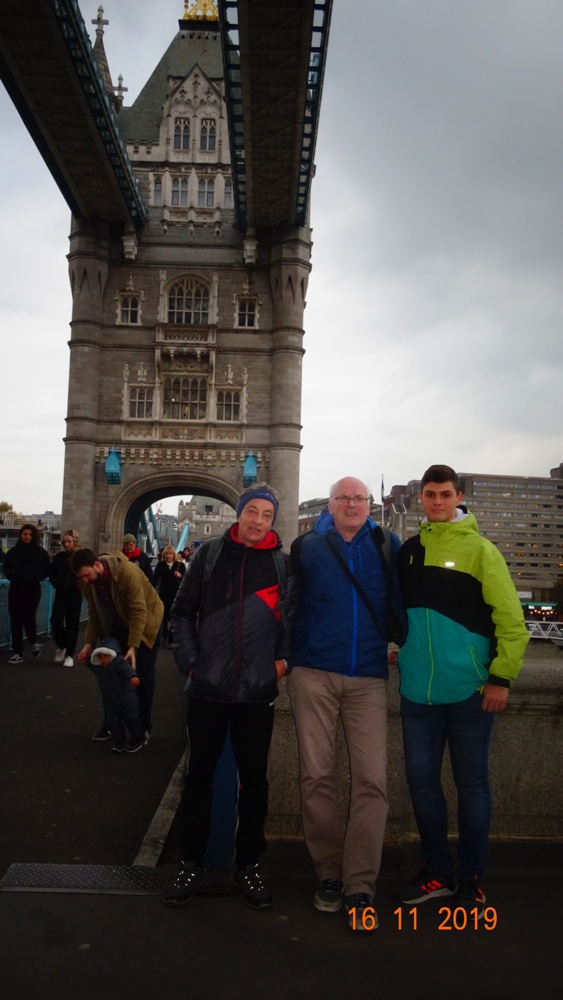 Londýn - chlumčanští tenisté na Tower Bridge