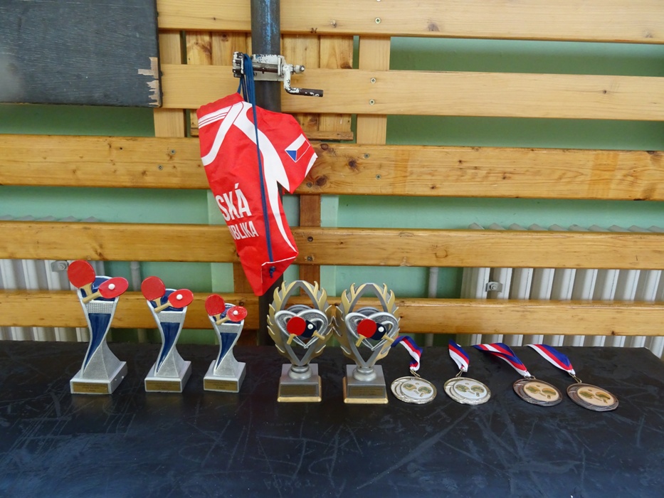 2019 - trofeje pro vítěze vánočního turnaje ve stolním tenisu