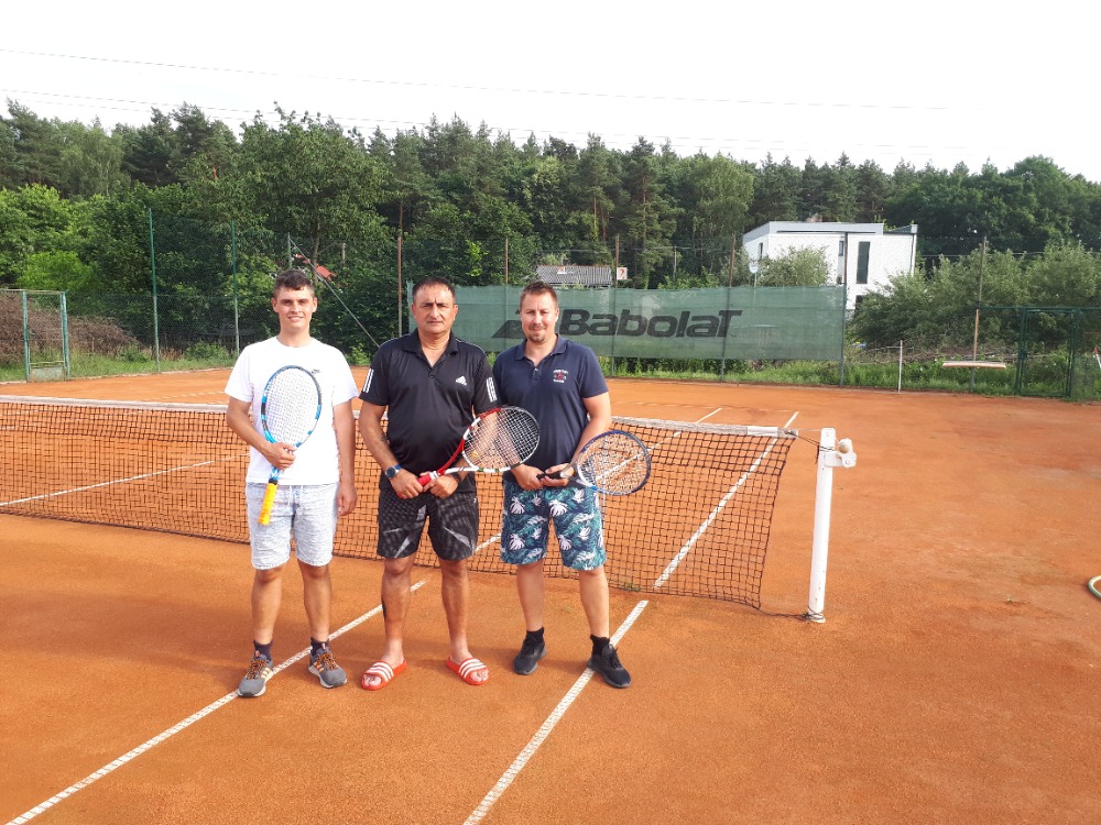 DC 2022 - B-tým Chlumčan jako nováček soutěže v sestavě Veit, Losch a Vaňous na  kurtech v Nýřanech