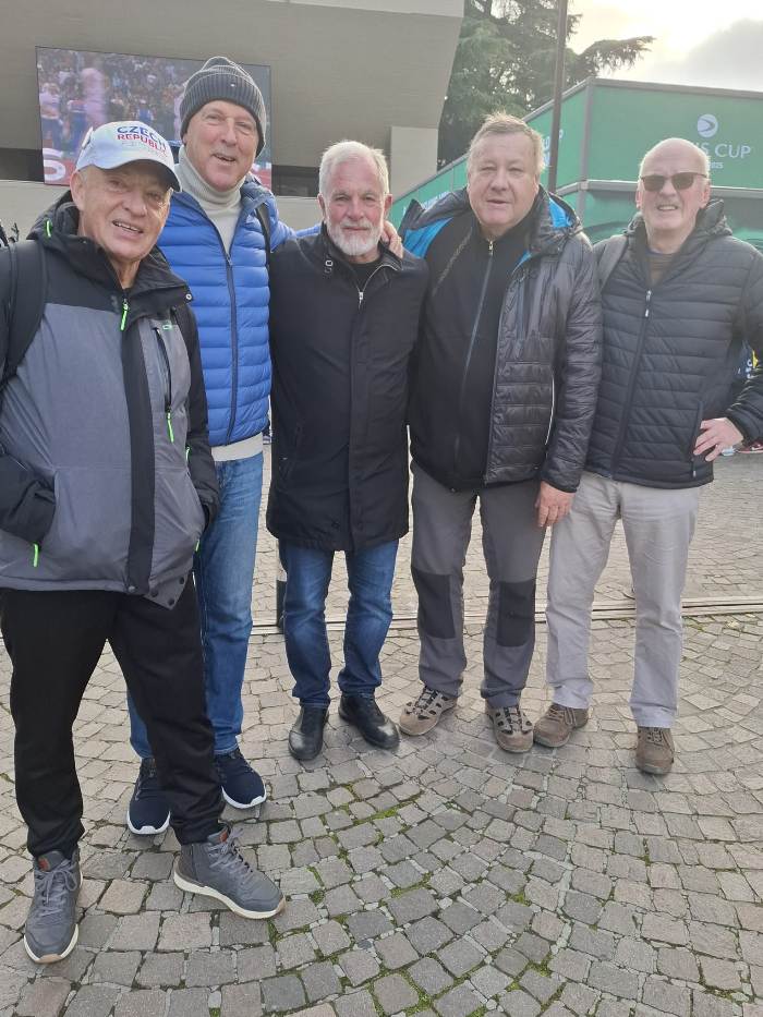 Bologna - před Super Tennois Arénou s komentátorem Pavlem Čapkem