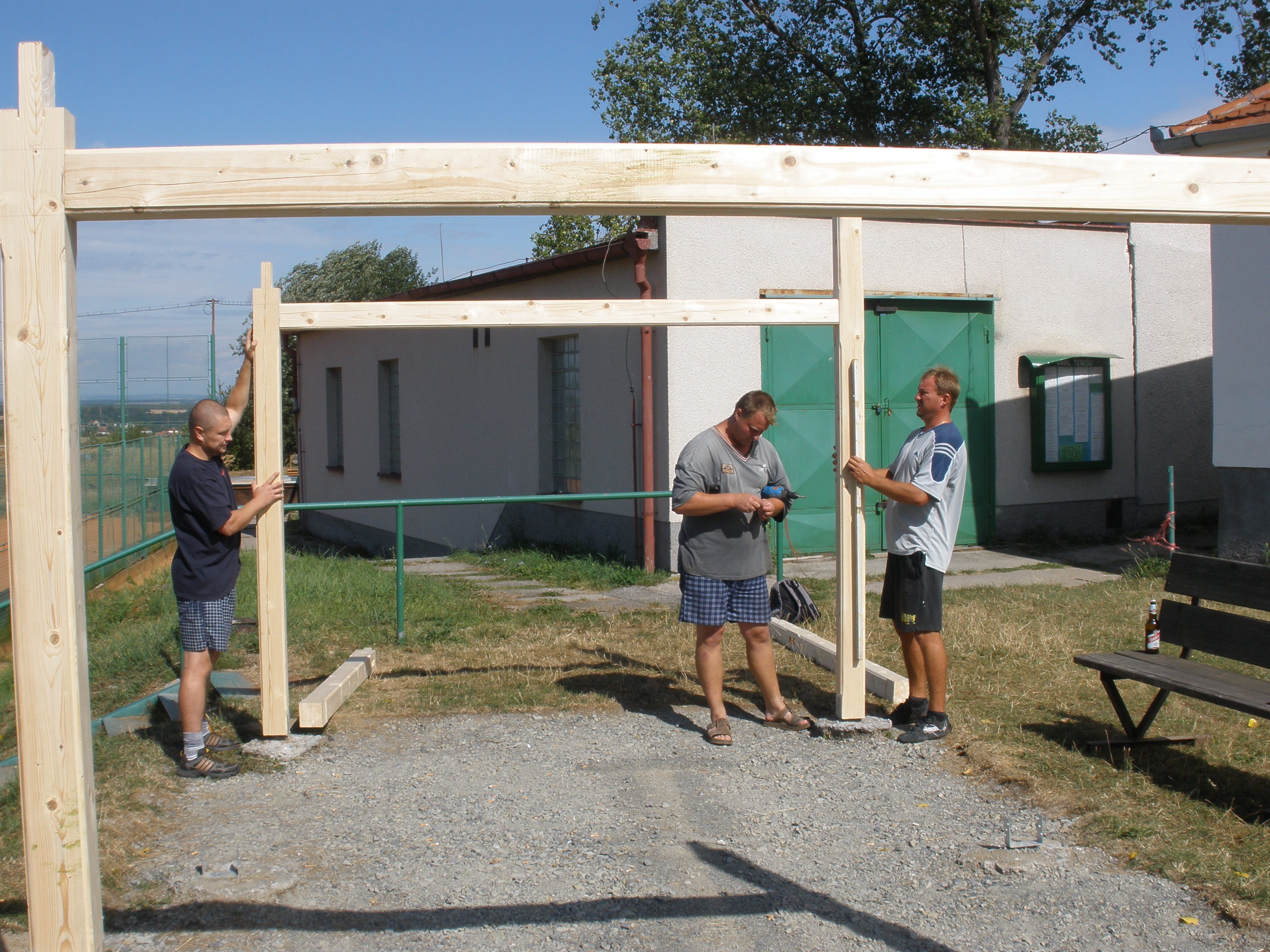 2009 - Stavitel Andrle a jeho pomocníci.jpg