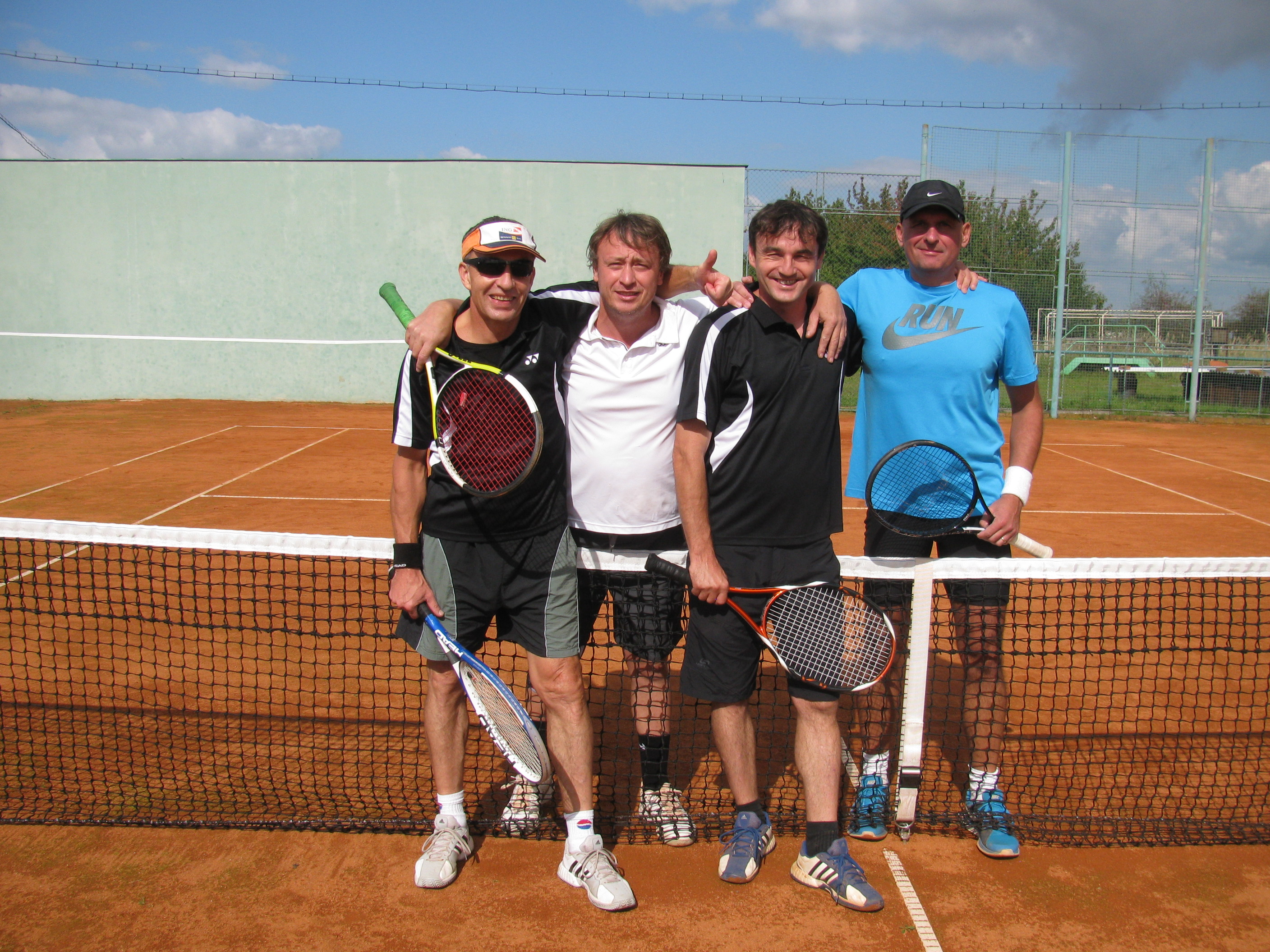 CHLC 2014 - finalisté deblu (vítězní Vaněček a Kozel 1. a 3. zleva)