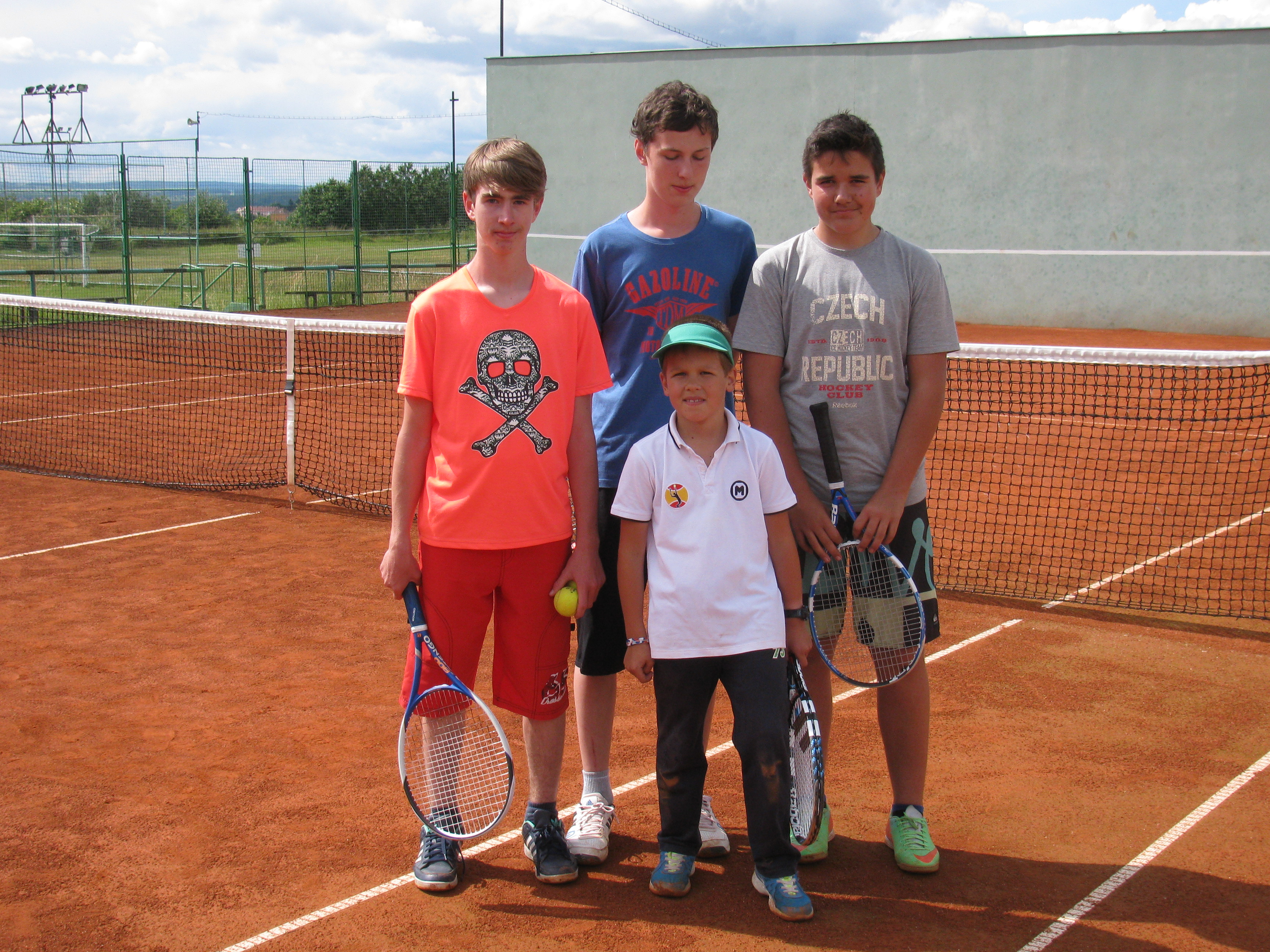 2015 - finalisté deblu - Rež, Pavlon, Vachl a Kott (vpředu).